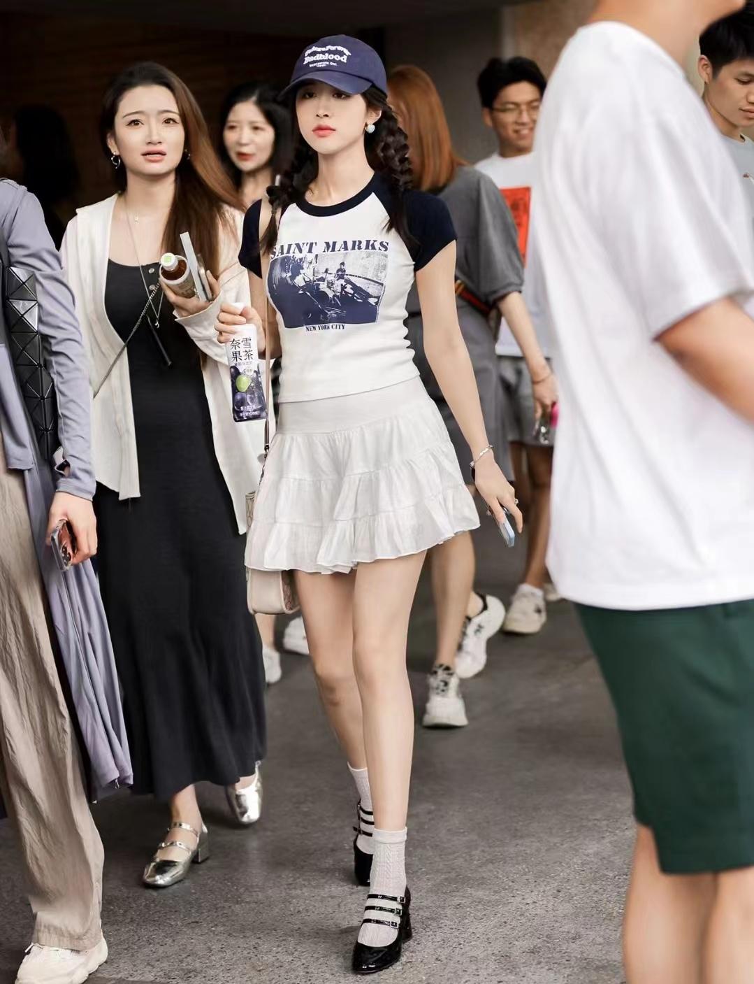 紧身短裤美女-紧身短裤怎样穿(图2) 紧身的短裤是不是很显胖_紧身短裤怎样穿_紧身短裤美女