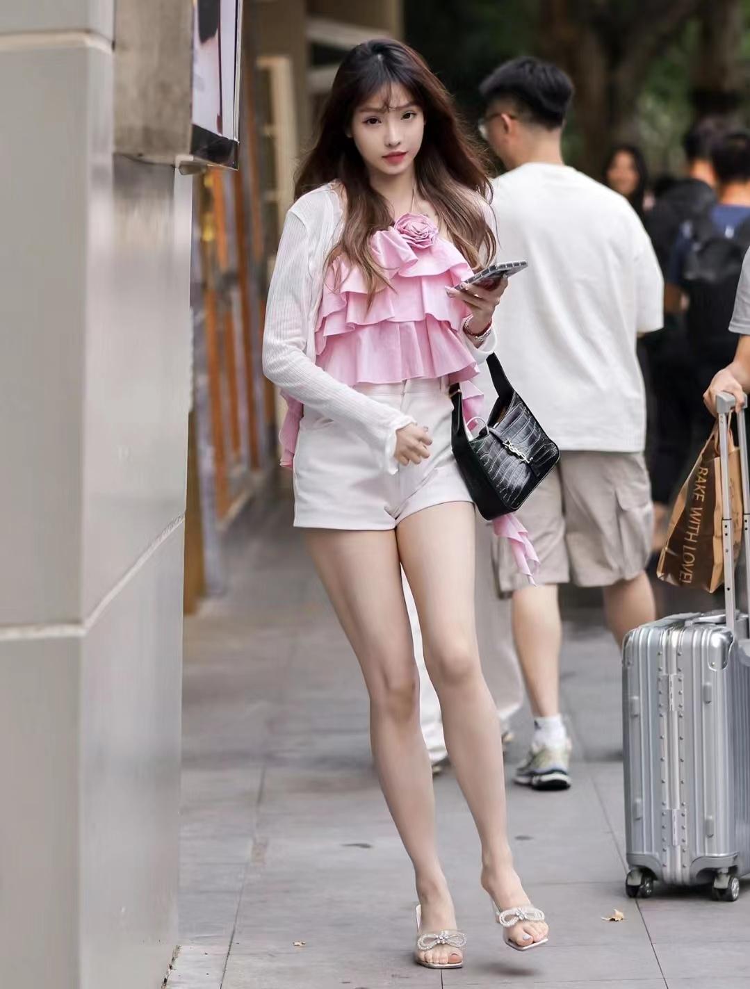 紧身短裤美女-紧身短裤怎样穿(图20) 紧身的短裤是不是很显胖_紧身短裤怎样穿_紧身短裤美女