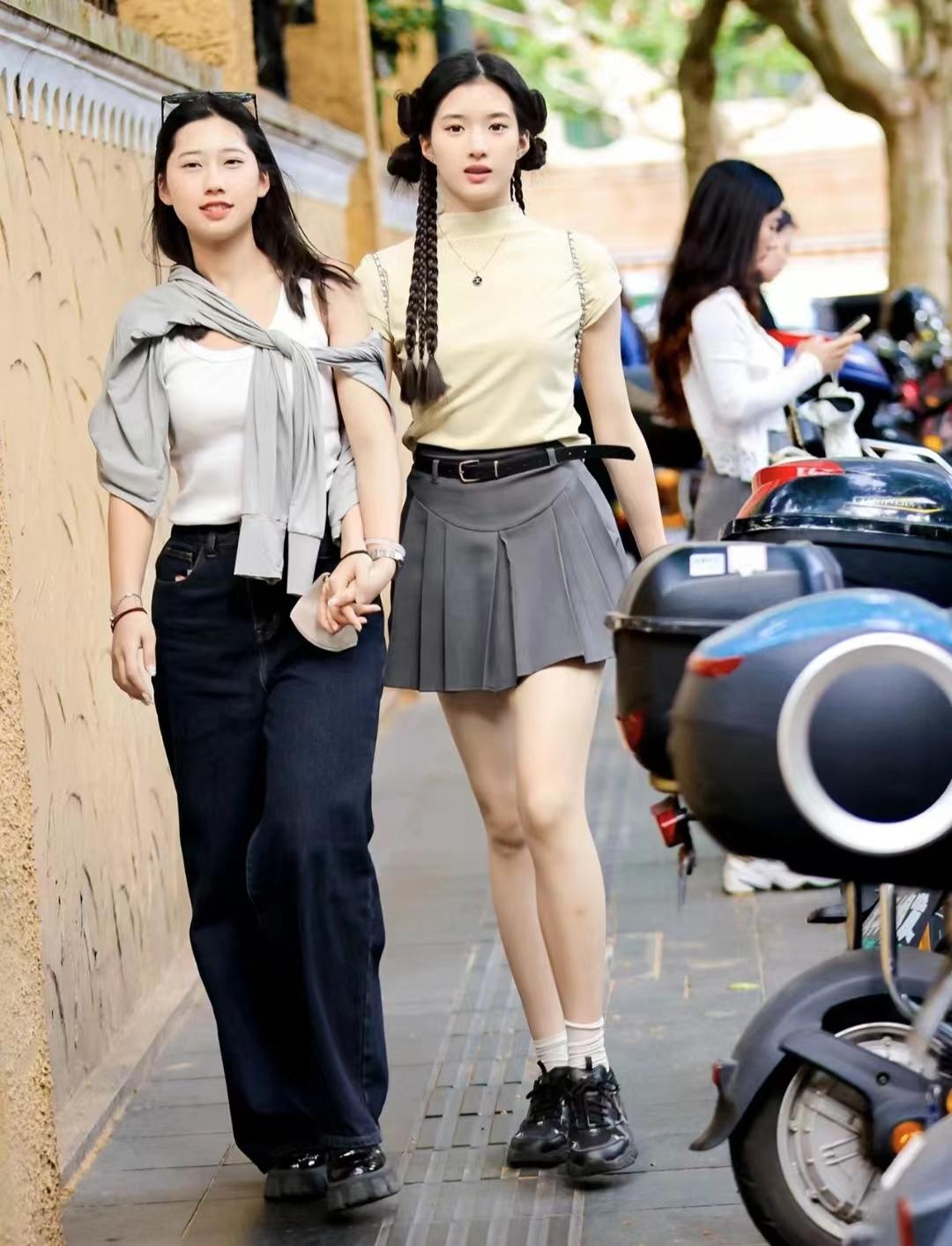 紧身短裤美女-紧身短裤怎样穿(图5) 紧身短裤美女_紧身的短裤是不是很显胖_紧身短裤怎样穿