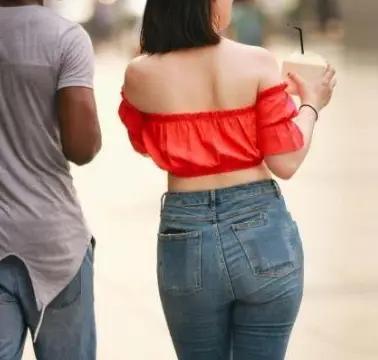 美女牛仔紧身裤-裤牛仔美女紧身图片(图5) 美女牛仔紧身裤_紧身牛仔裤时尚_裤牛仔美女紧身图片