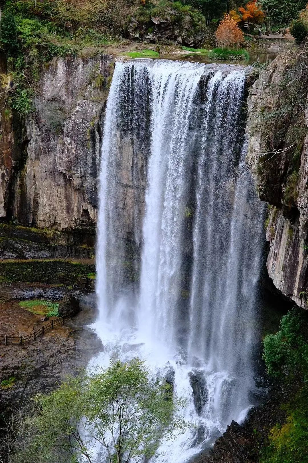文成天鹅堡旅游简介_文成天鹅堡旅游攻略_文成天鹅堡山路好开吗