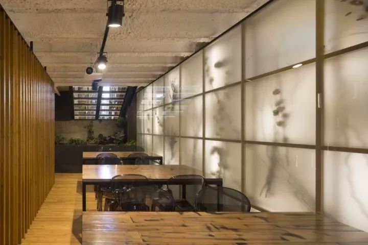 时尚餐厅设计-餐厅时尚设计图(图4) 餐厅设计时尚_时尚餐厅设计_餐厅时尚设计图