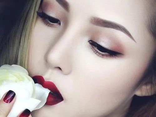 时尚化妆师就业方向-时尚化妆师的工作内容(图3) 时尚类化妆师_时尚化妆师的工作内容_时尚化妆师就业方向