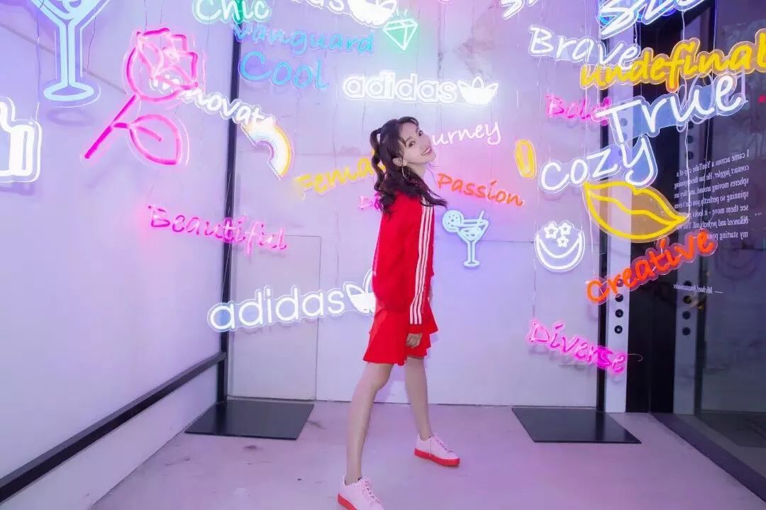 时尚酷女生图片-时尚酷酷女孩图片(图26) 时尚酷女生图片_酷时尚女生图片唯美_时尚酷酷女孩图片