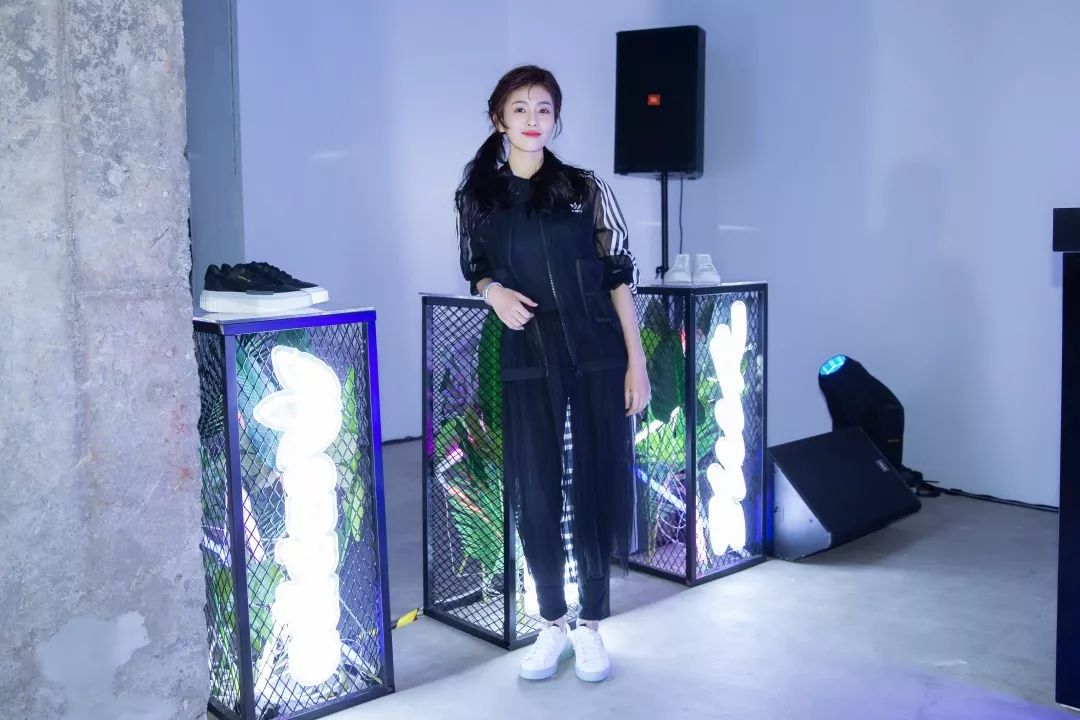 时尚酷女生图片-时尚酷酷女孩图片(图30) 酷时尚女生图片唯美_时尚酷女生图片_时尚酷酷女孩图片