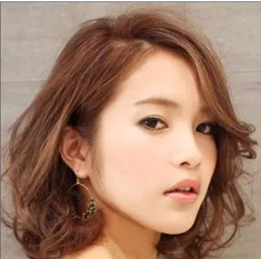 时尚中年妇女发型-中年女性时髦发型(图2) 中年女性时髦发型_中年女人的时尚发型_时尚中年妇女发型