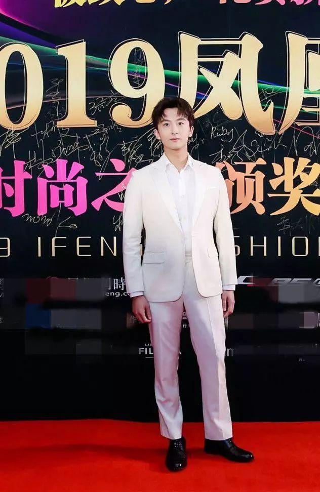 凤凰时尚明星-凤凰时尚盛典2019(图18) 凤凰时尚盛典2019_凤凰网明星_凤凰时尚明星