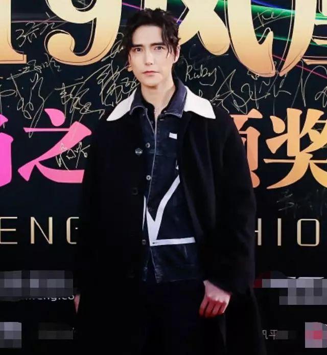 凤凰时尚明星-凤凰时尚盛典2019(图20) 凤凰网明星_凤凰时尚盛典2019_凤凰时尚明星
