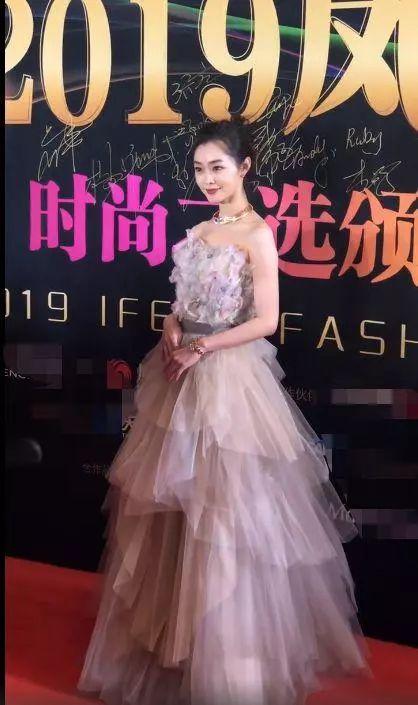 凤凰时尚明星-凤凰时尚盛典2019(图6) 凤凰时尚明星_凤凰时尚盛典2019_凤凰网明星