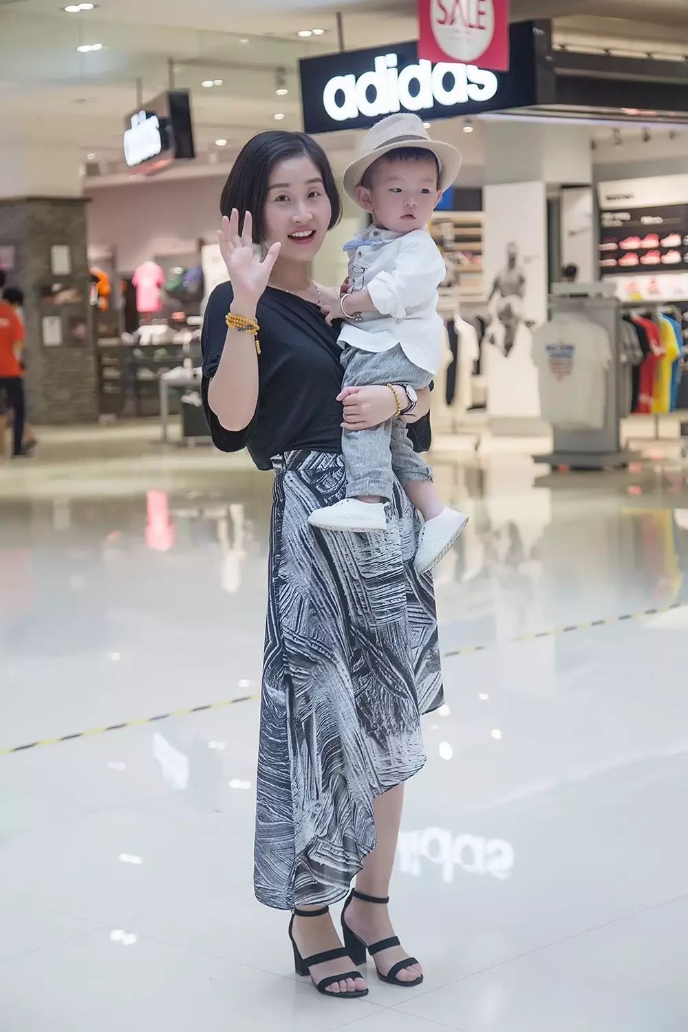 时尚街拍杂志-杂志街拍时尚图片(图10) 时尚街拍杂志美图_时尚街拍杂志_杂志街拍时尚图片