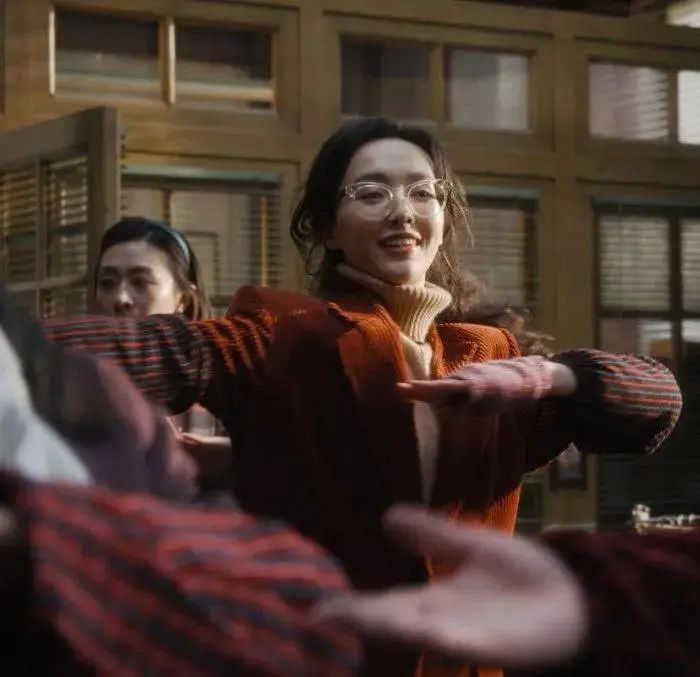 90年代的时尚-时尚年纪(图6) 时尚年代盘点_时尚年纪_90年代的时尚