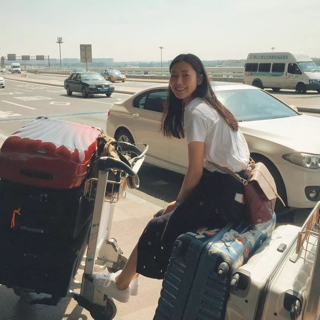 背影性感图片唯美伤感_背影图女唯美_时尚性感动态女性背影图片