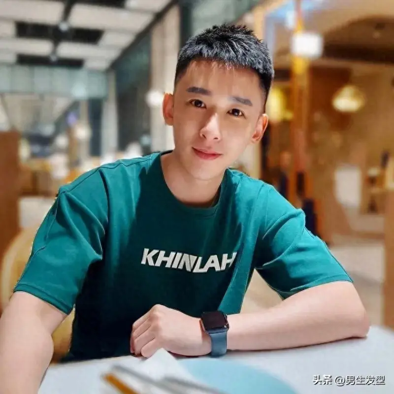 时尚潮流男生发型-潮流男生时尚发型图片大全(图1) 潮流男生时尚发型图片_时尚潮流男生发型_潮流男生时尚发型图片大全