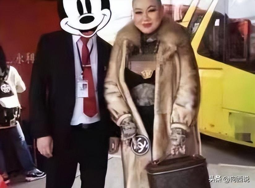 女王服装时尚店地址_女王新款服装实体店_时尚女王服装店
