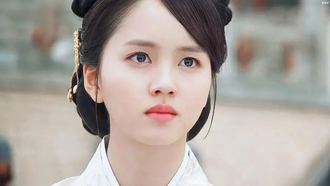 明星时尚韩国女星是谁_韩国最时尚的女明星_韩国明星时尚穿搭