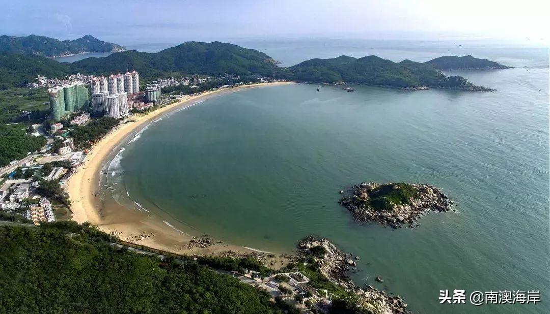 巴厘岛度假胜地_巴厘岛金巴兰海滩图片_巴厘岛金银岛旅游攻略