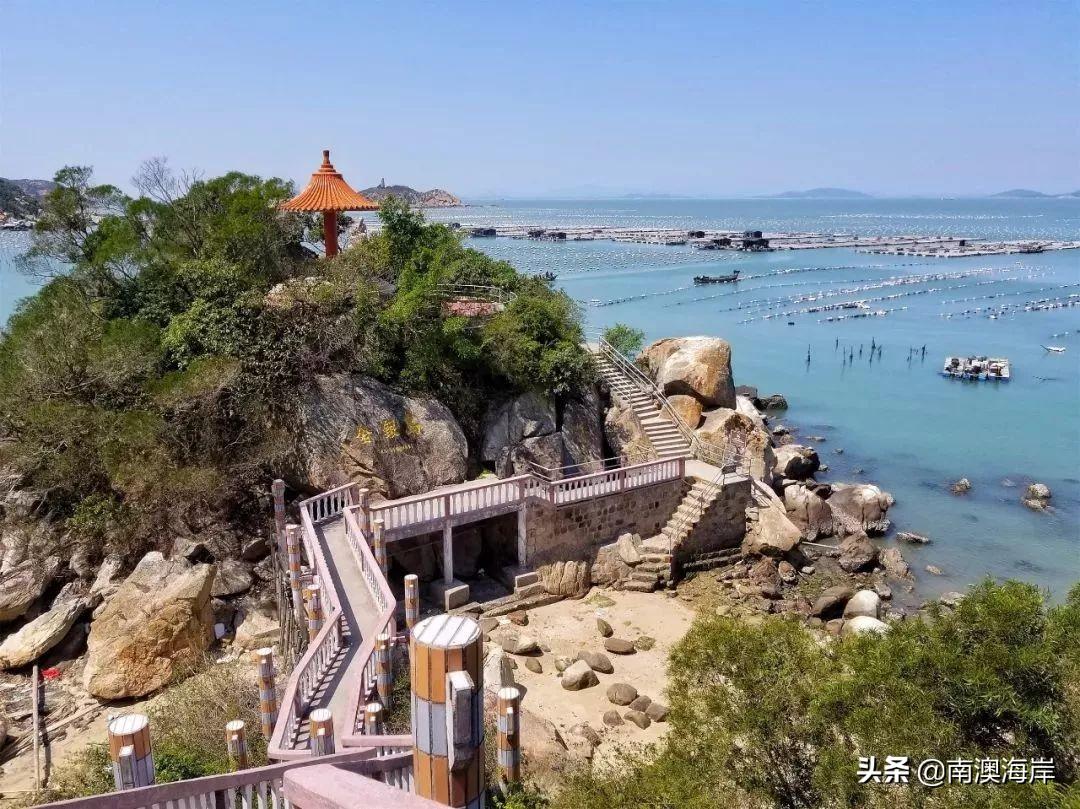 巴厘岛度假胜地_巴厘岛金巴兰海滩图片_巴厘岛金银岛旅游攻略