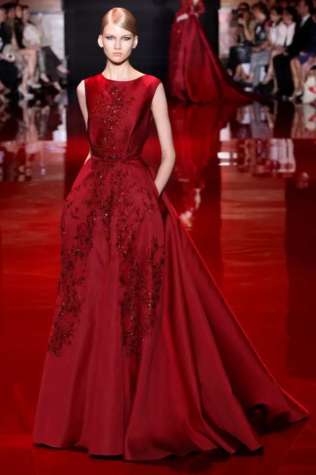 婚纱化妆_时尚新娘造型:婚纱礼服配饰化妆_新娘婚纱装