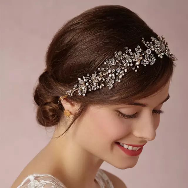 时尚新娘造型:婚纱礼服配饰化妆_新娘婚纱装_婚纱化妆