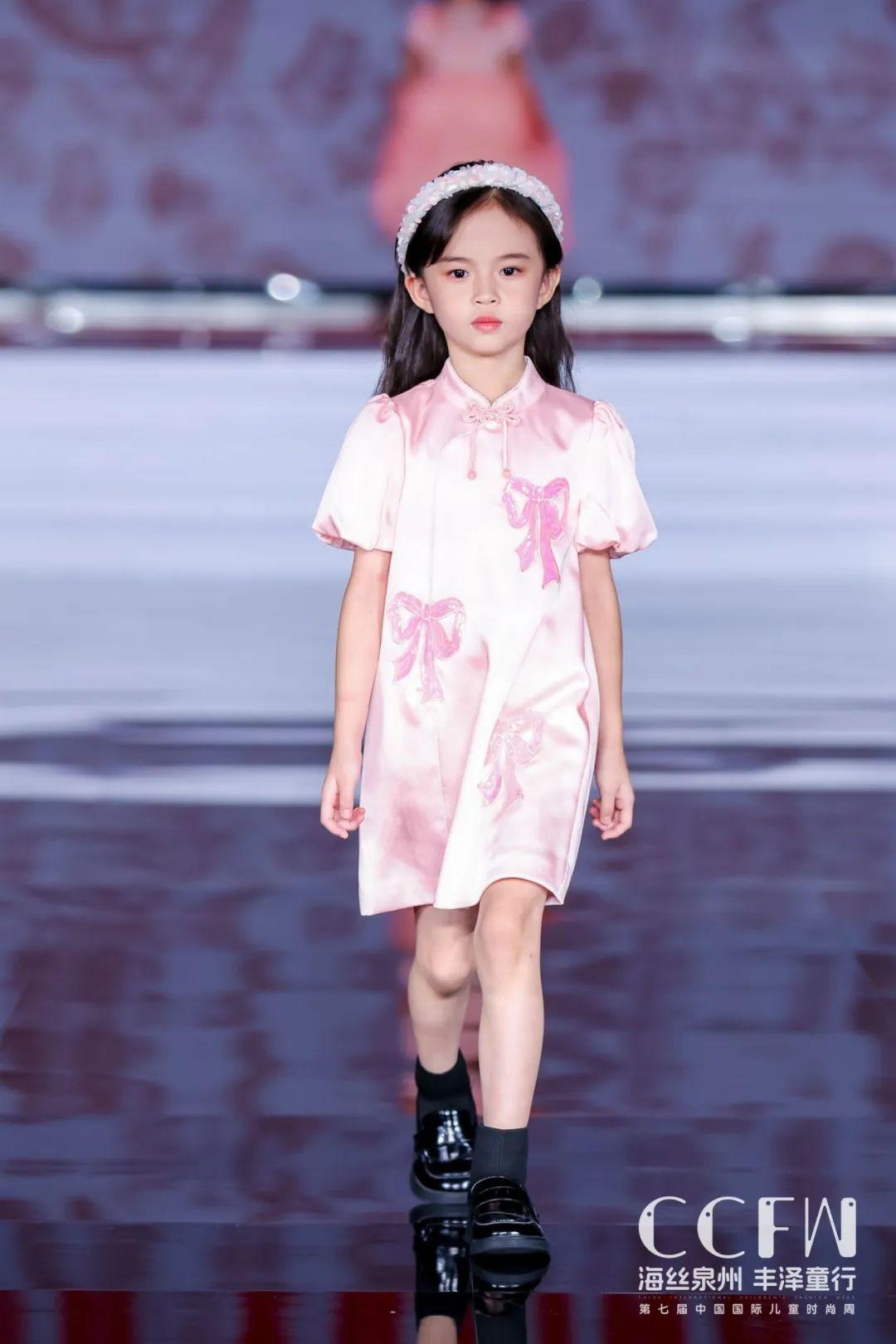 幼儿时装秀服装_小孩时装秀衣服_儿童时尚服装秀