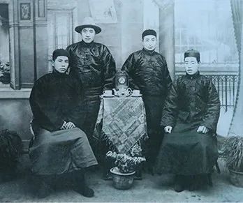 女款马裤_女士时尚马裤图片大全_时尚女士马裤