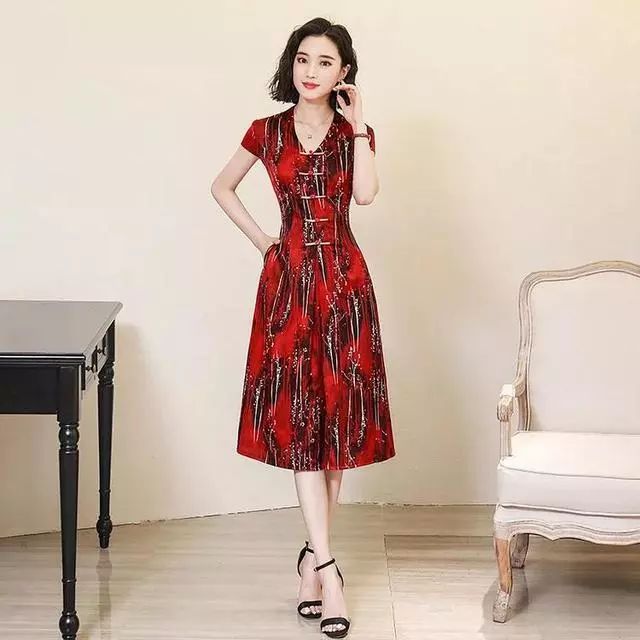 气质时尚女装品牌_气质时尚女装图片_时尚气质女装