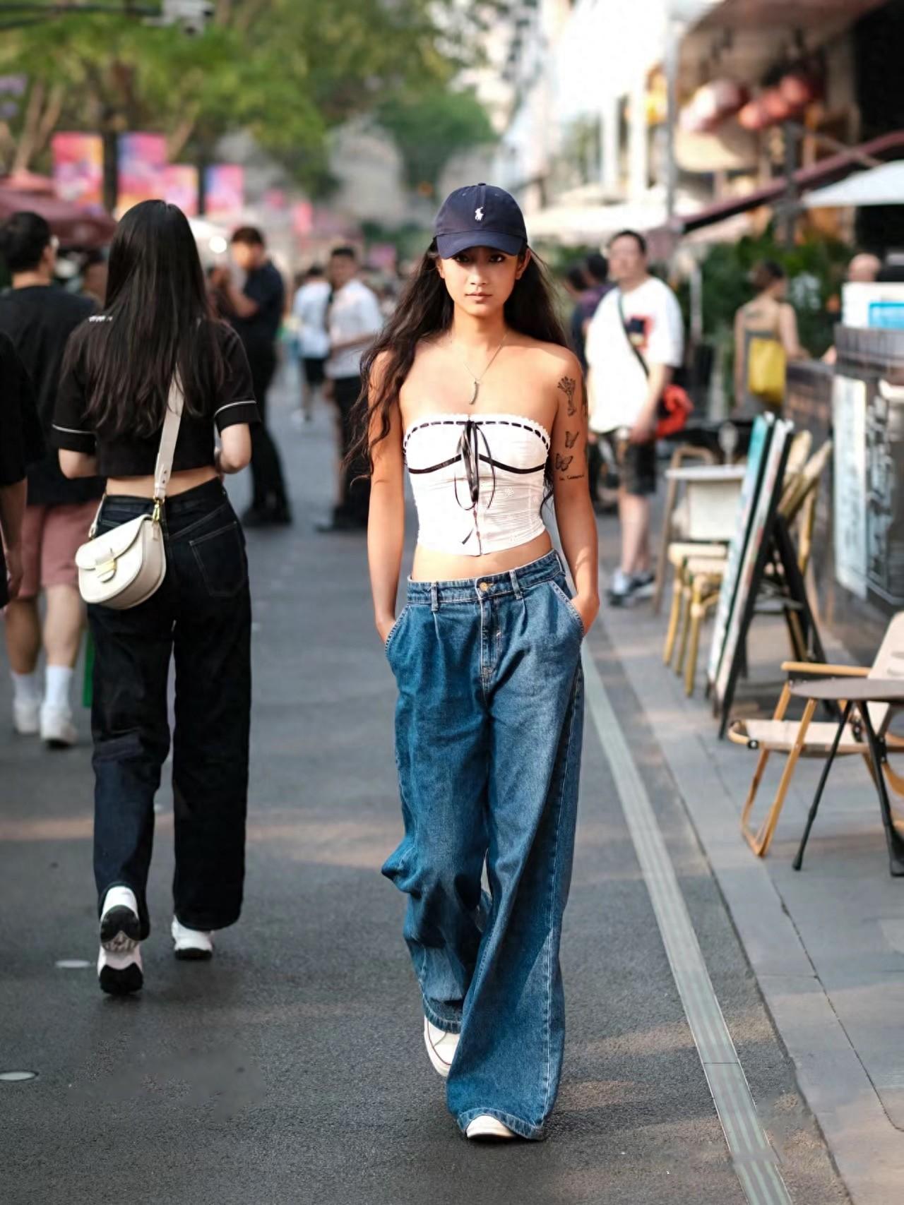 穿着最时尚的女人_时尚女人穿搭_穿着时尚的女生给人什么感觉