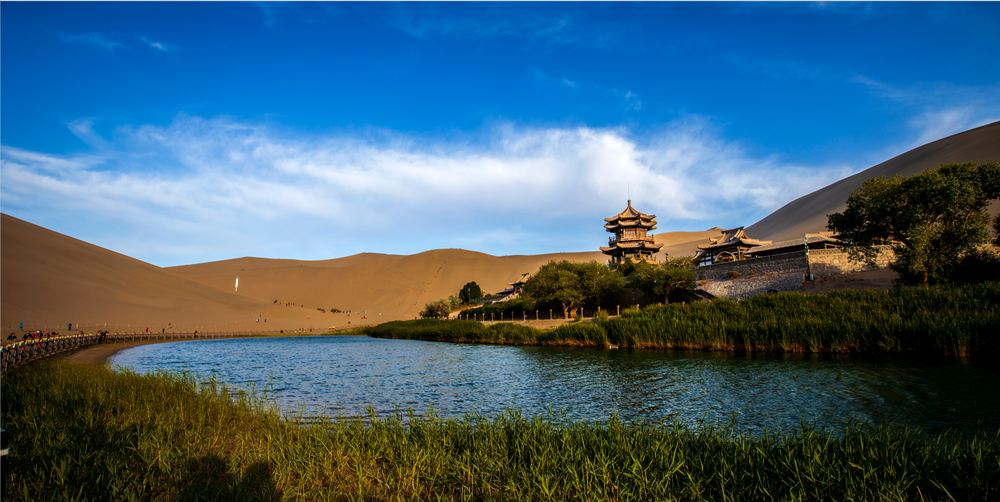 鸣沙山月牙泉航拍照片_鸣沙山月牙泉旅游攻略_鸣沙山月牙泉位置