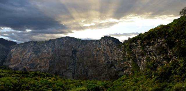 重庆天坑地缝旅游攻略-重庆天坑地缝景点视频(图21) 重庆天坑地缝景点视频_重庆天坑景区介绍_重庆天坑地缝旅游攻略