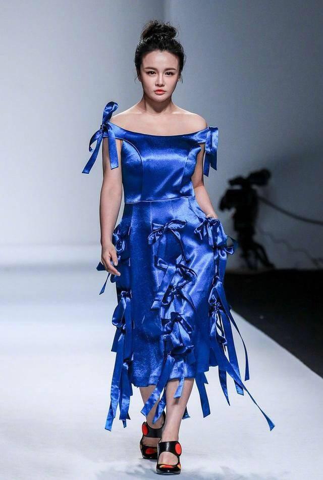 礼服内衣穿法_时尚中国礼服内衣秀_礼服时装秀2020