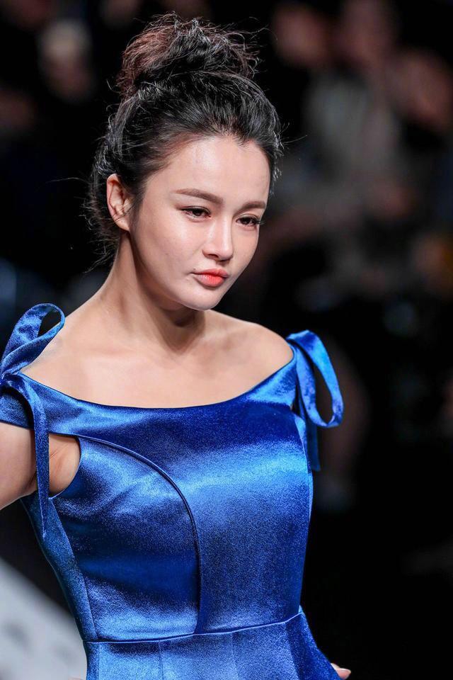 礼服内衣穿法_时尚中国礼服内衣秀_礼服时装秀2020