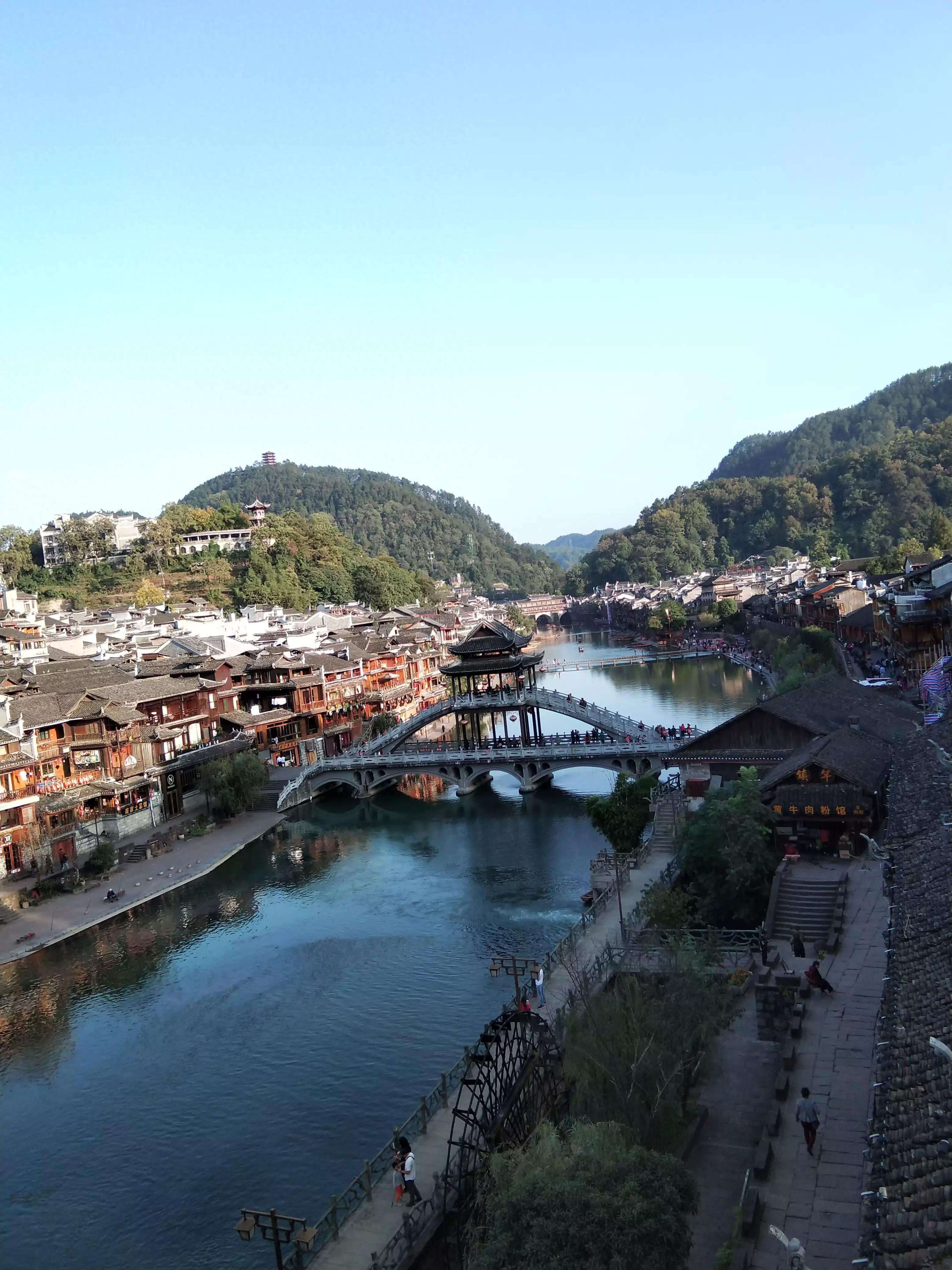 湖南凤凰城旅游攻略_湖南凤凰旅游景点有哪些景点_湖南凤凰旅游区在哪里