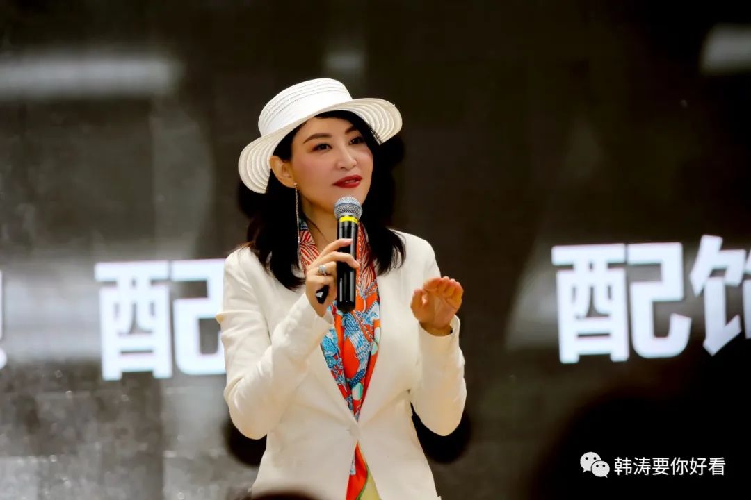 男士西装真实图片_男士西装款式图正反面手绘_男士时尚花西装图片