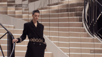 巴黎女人的时尚圣经_时尚圣经专业化妆造型实例教程_时尚巴黎胡歌配饰