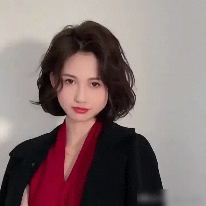 短发卷发2020年最新款_短发卷发时尚发型图片女_时尚短发发型图片2024卷发