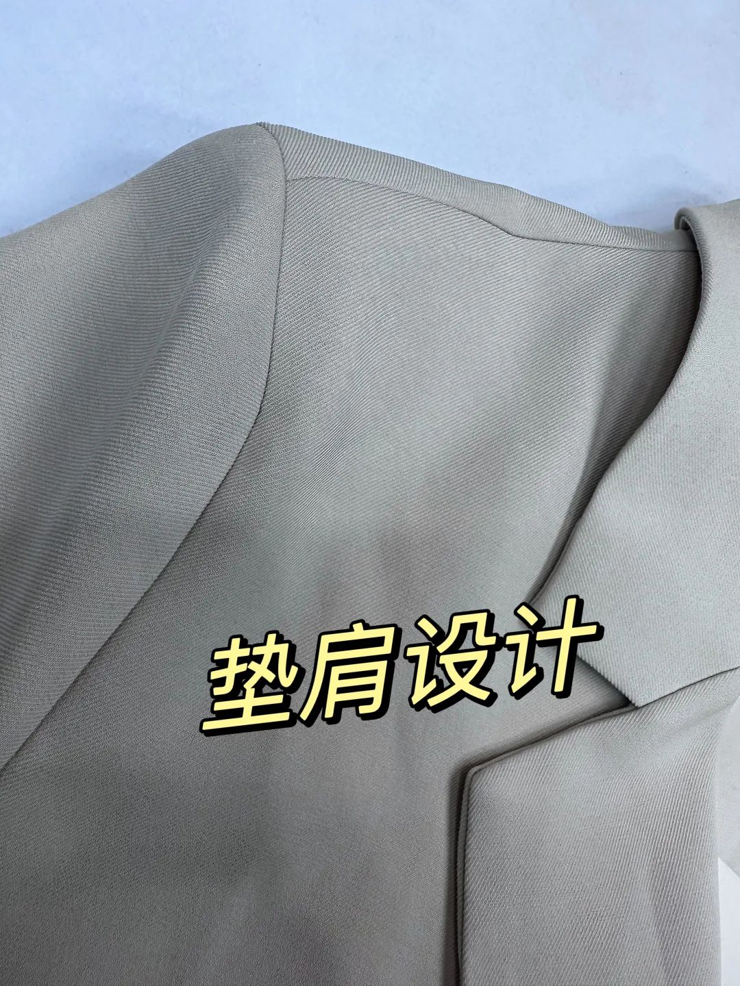 西装一粒扣怎么扣_西装配什么扣子_单粒扣西装时尚搭配