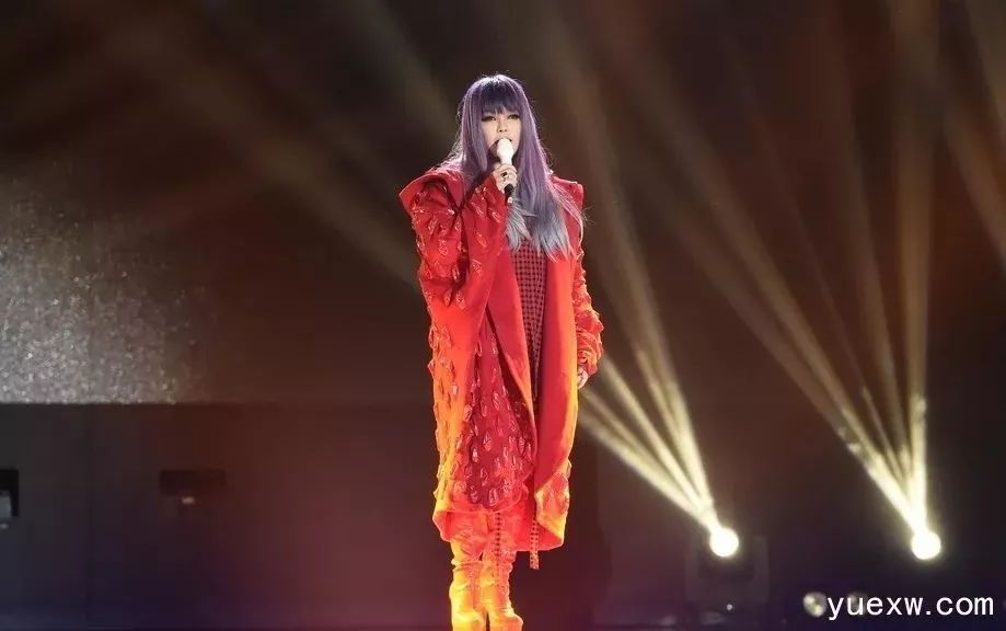 时尚胖女孩_胖女人时尚_2020胖女孩时尚发型