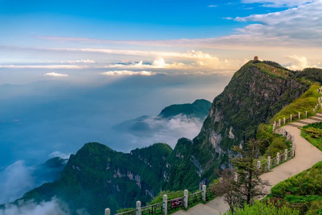 峨眉山赏月_峨眉山7月旅游攻略_夏季游峨眉山攻略