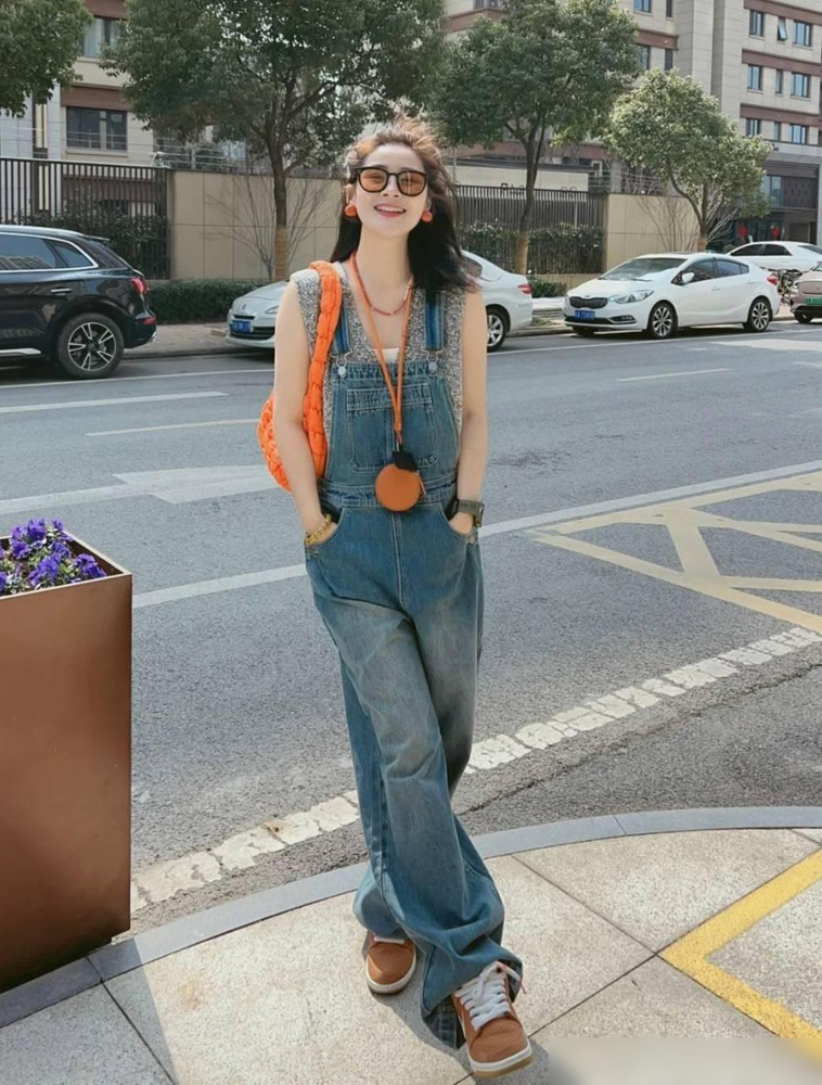 孕妇背带裤怎么穿带子_时尚孕妇背带裤_背带裤孕妇装