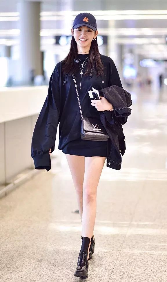 卡通服装效果图_卡通服装图片手绘_卡通图案卫衣时尚