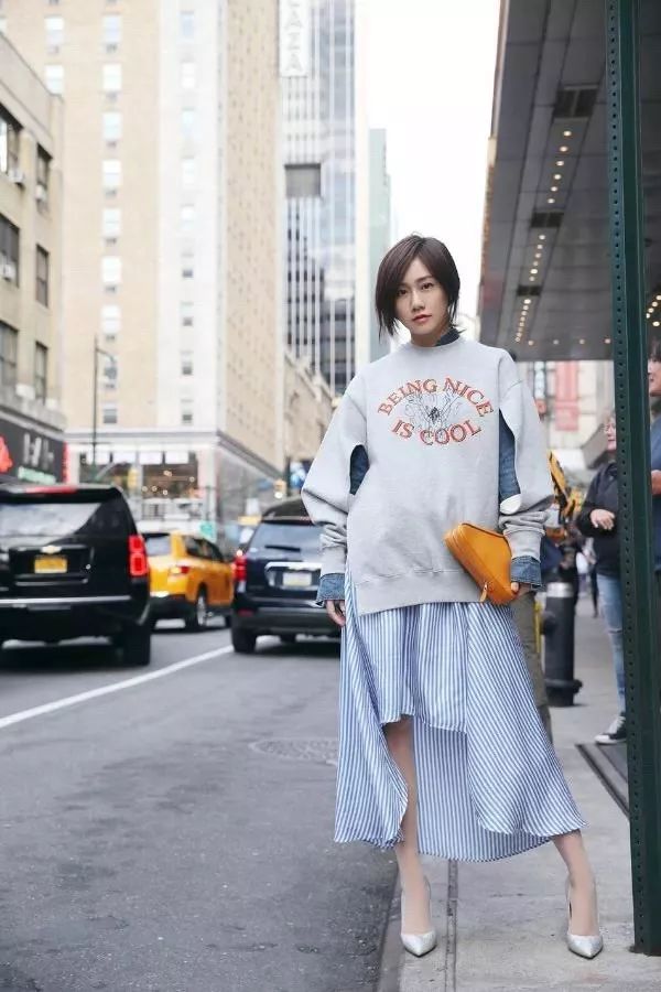 卡通服装图片手绘_卡通图案卫衣时尚_卡通服装效果图
