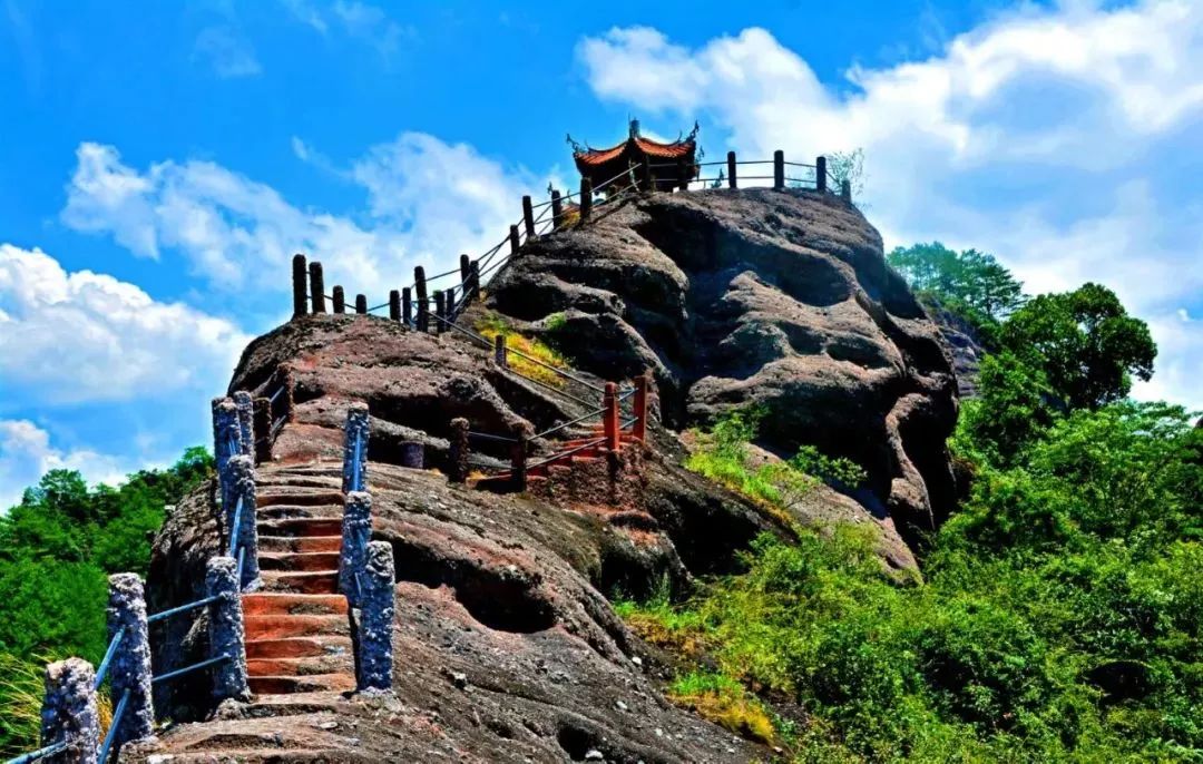 龙岩冠豸山旅游攻略_龙岩山景区旅游_龙岩山国家森林公园
