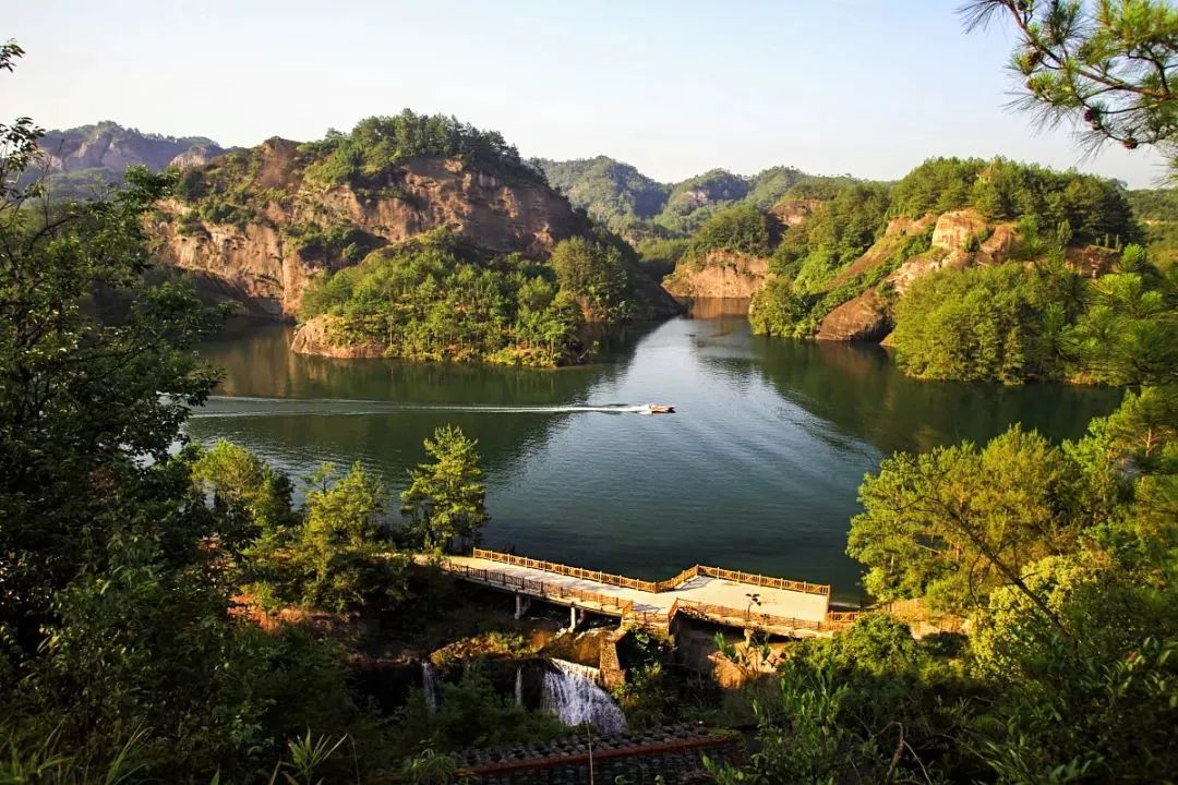 龙岩冠豸山旅游攻略_龙岩山景区旅游_龙岩山国家森林公园