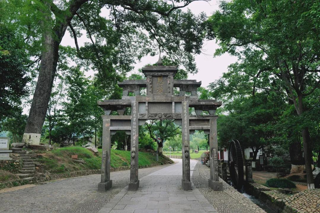 龙岩山国家森林公园_龙岩冠豸山旅游攻略_龙岩的山