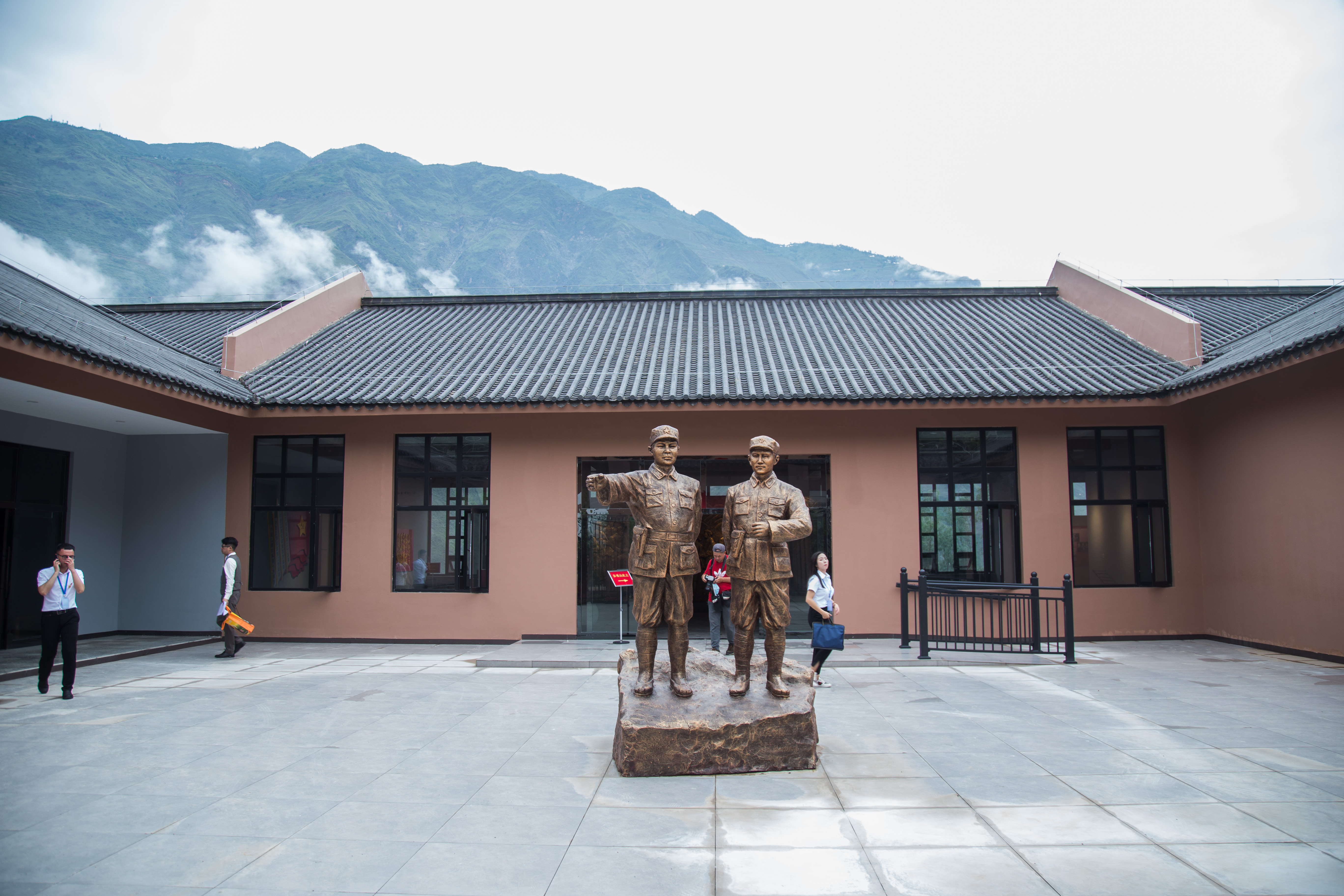 云南东川红土地旅游攻略_云南东川红土图片_云南东川红土地景区